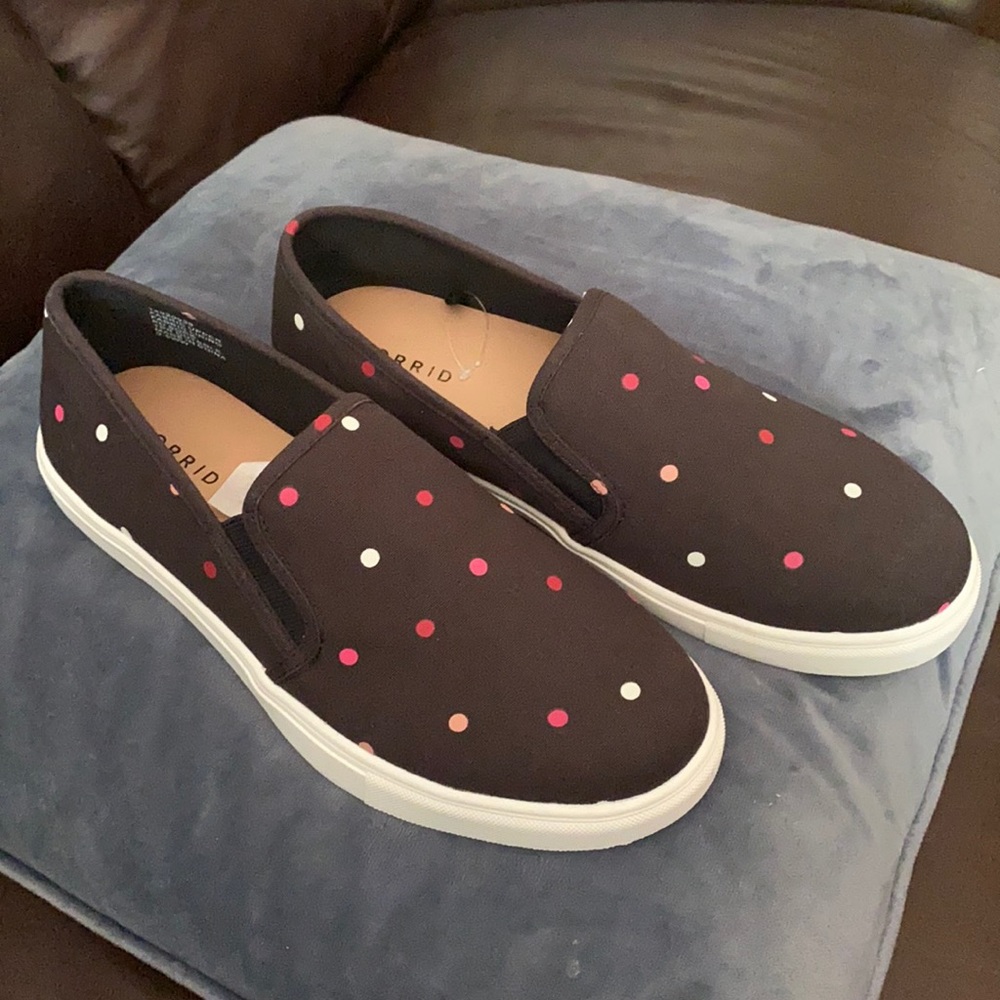 TORRID 9.5 WW Black Polka Dot slip-on shoes